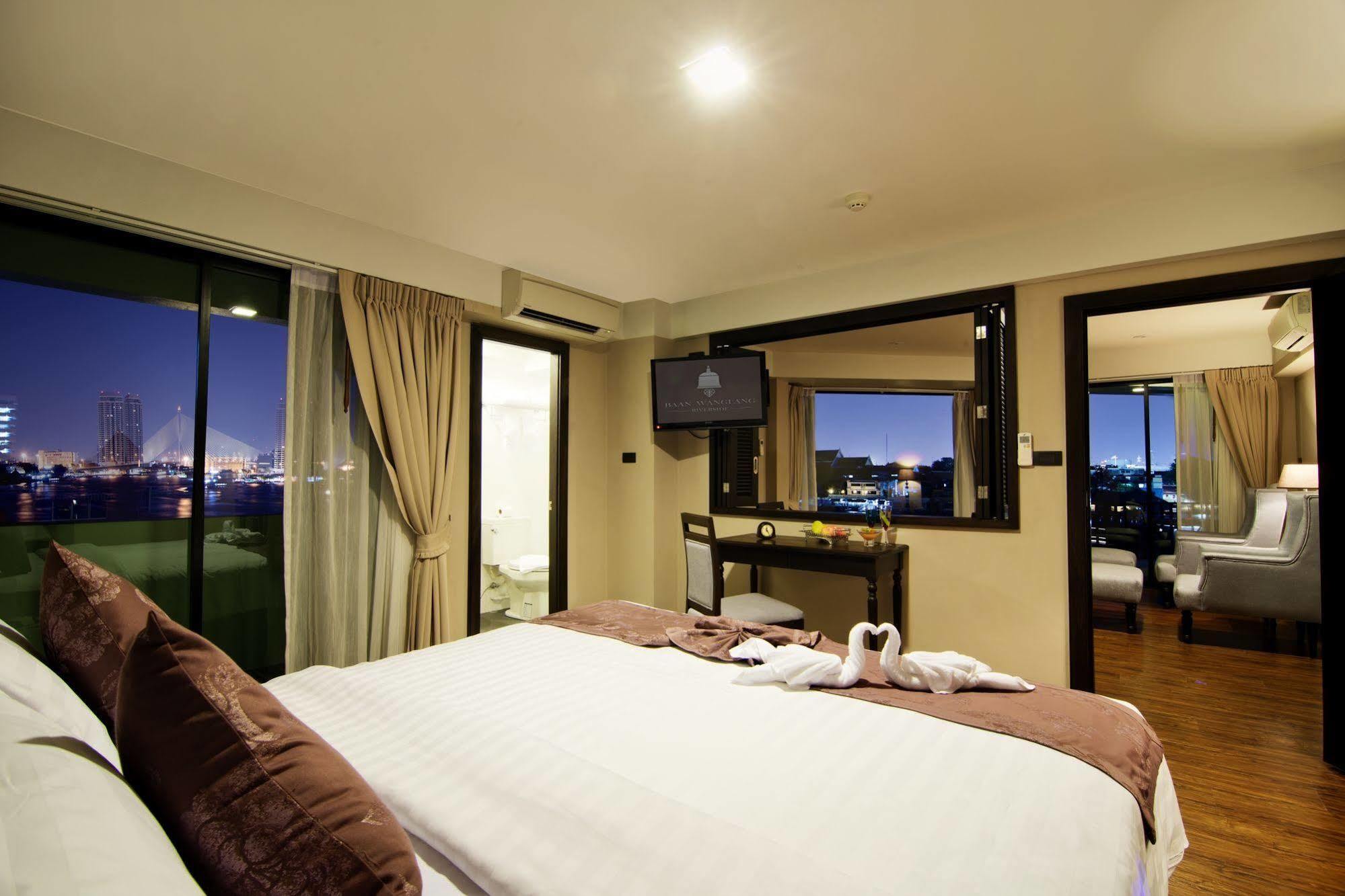 Baan Wanglang Riverside, Hotel