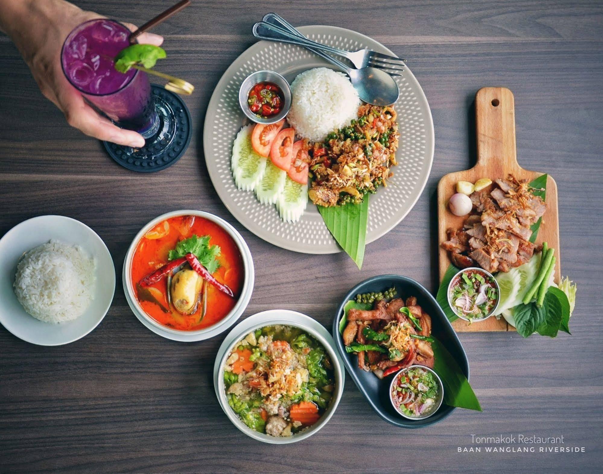 Hotel Baan Wanglang Riverside, Bangkok